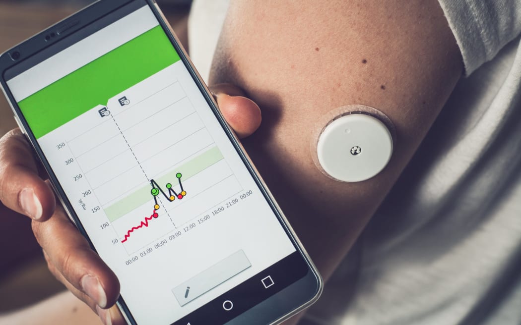 A continuous glucose monitor lets users test their blood sugar with a scanner or phone.