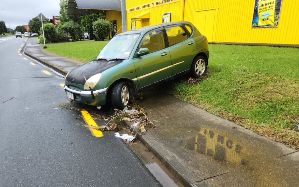 Several cars in the area were seen left abandoned after heavy rains flooded Auckland roads.