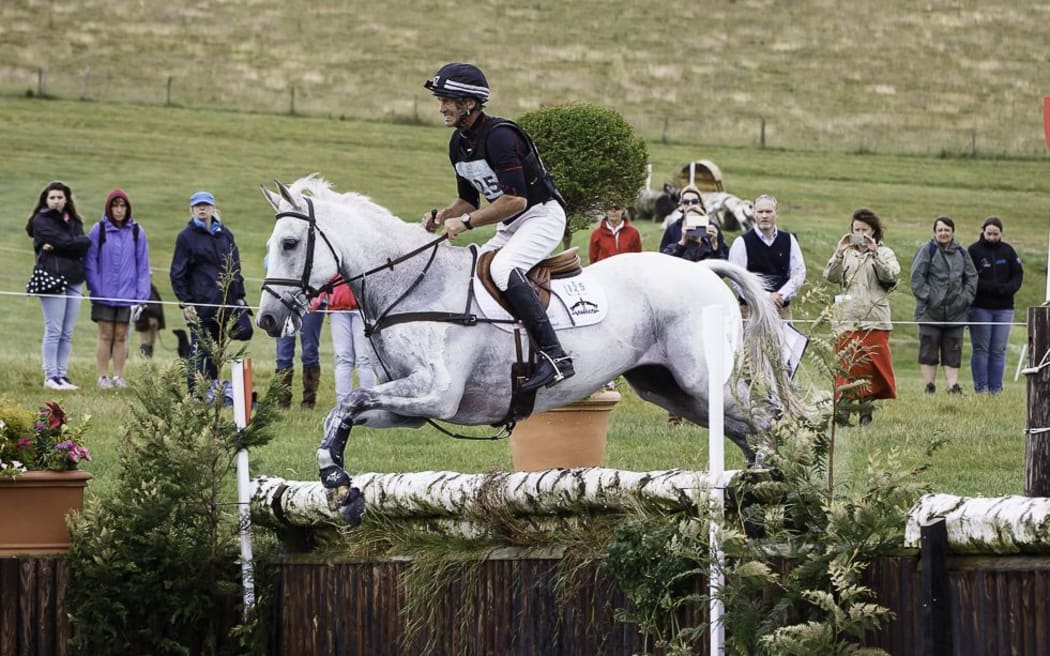 Avebury jumps with Andrew Nicholson on board at Barbury