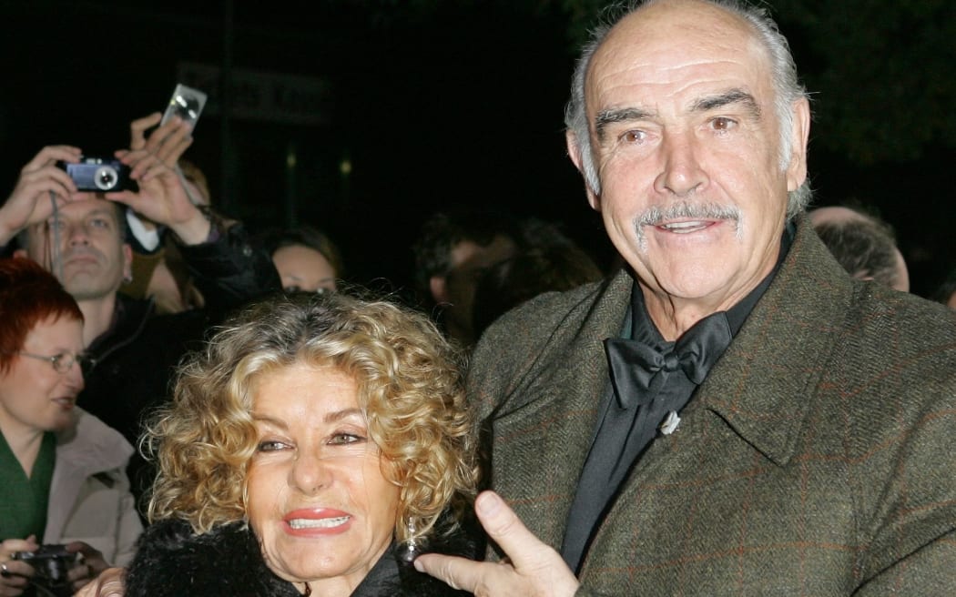 The British actor Sean Connery and his wife Michelle will come to Berlin on Saturday (December 3rd, 2005) for the European Film Award ceremony.