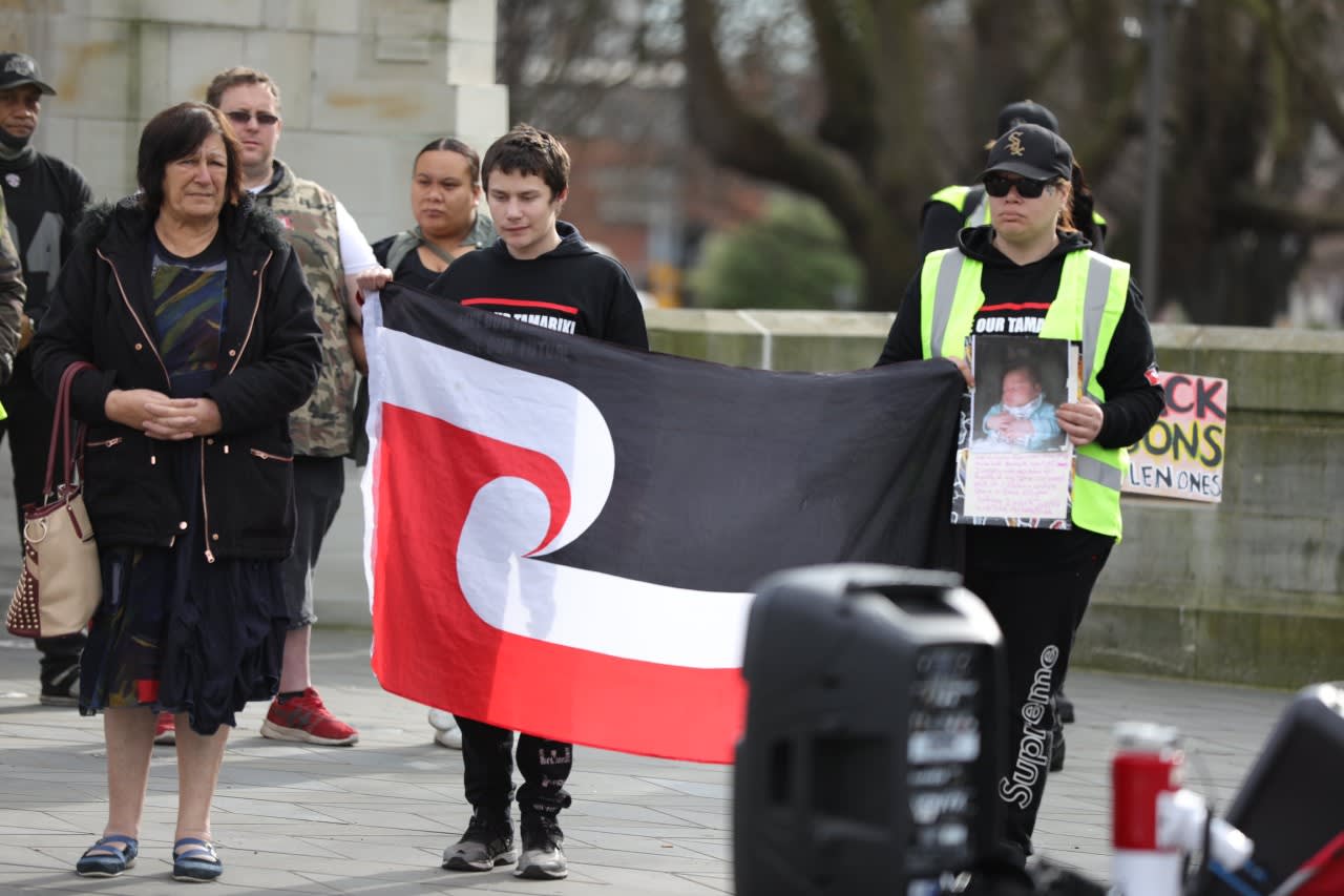 Hundreds rally to call for change at Oranga Tamariki | RNZ News