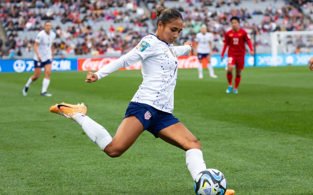美國 艾莉莎·湯普森 (Alyssa Thompson) 在 2023 年伊甸園公園 (Eden Park) 舉行的 FIFA 女足世界杯美國隊對陣越南隊的比賽中。