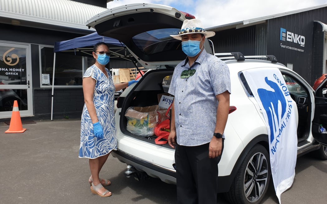 Ngati Wai volunteers handing out supplies to those waiting to get tested for Covid in Kamo. 26 January 2021.