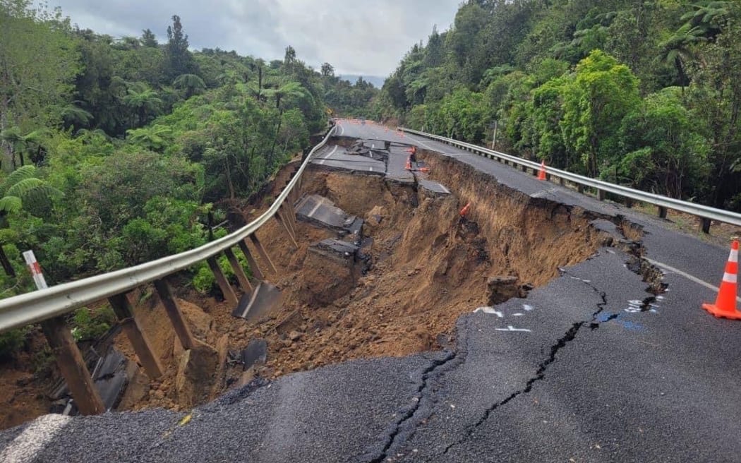 Part of SH25A to Coromandel collapses