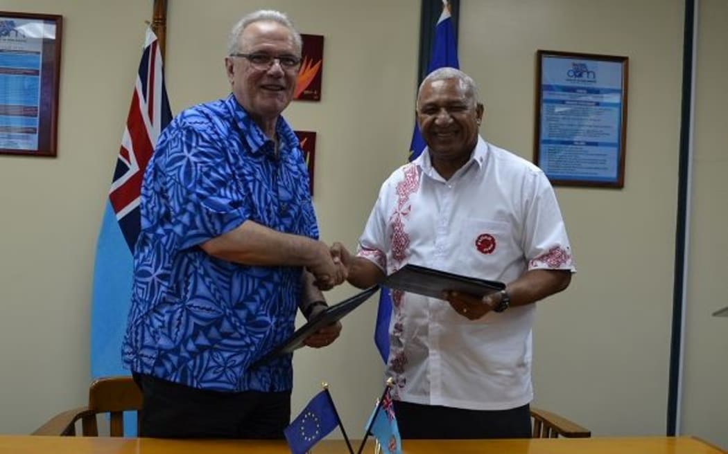 The Fiji prime minister Frank Bainimarama and the EU Commissioner for International Development Neven Mimica.