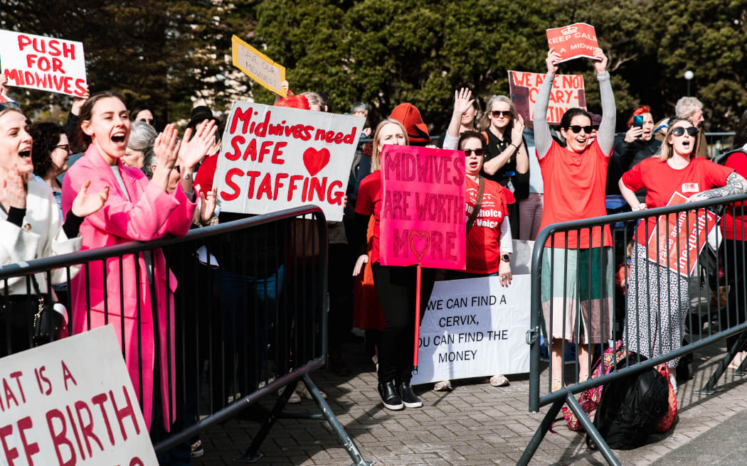 Midwives protest at Parliament over stalled pay talks