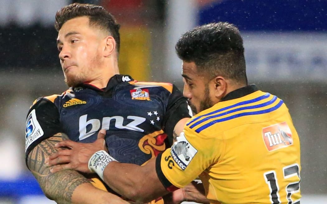 The Hurricanes Rey Lee-Lo and Chiefs Sonny Bill Williams collide.