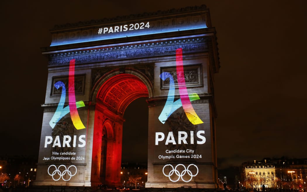 Paris 2024 Olympics on the triumphal arch