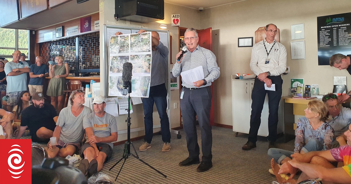 Muriwai residents vent anger at Auckland Council staff on future of slip-hit houses
