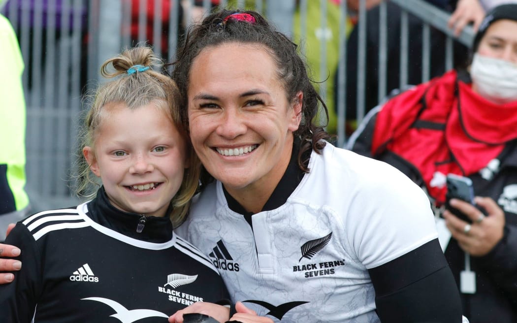 New Zealand's Portia Woodman takes a photo with a young fan on day one of the HSBC Canada Women's Sevens at Starlight Stadium on 30 April, 2022 in Langford, Canada. Photo credit: Mike Lee - KLC fotos for World Rugby