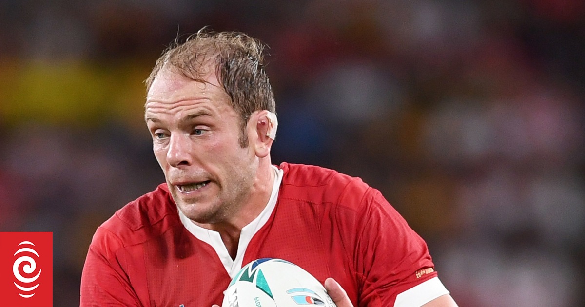 Jones calls curtains on record breaking career