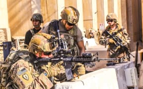 A handout picture received from the US embassy in Iraq on December 31, 2019, shows American soldiers taking position around the embassy in the capital Baghdad.