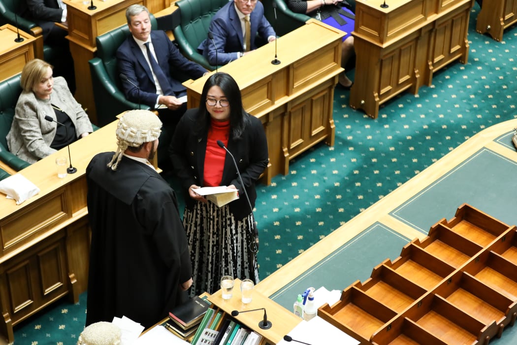 Labour MP Naisi Chen swore the Oath of Allegiance in Māori and Mandarin