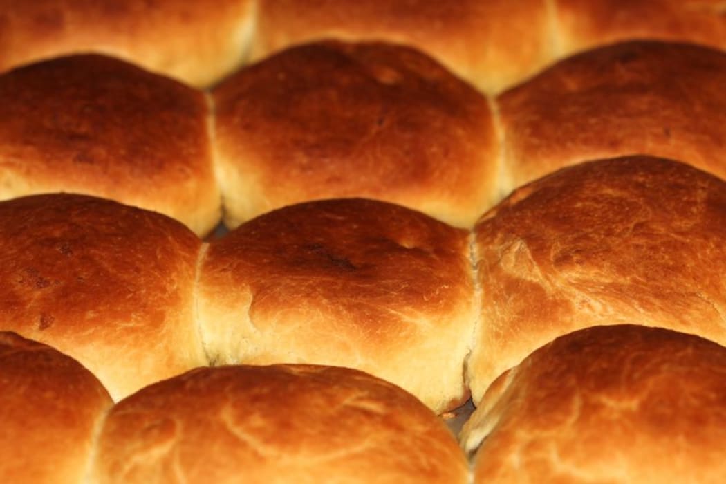 bread rolls baking
