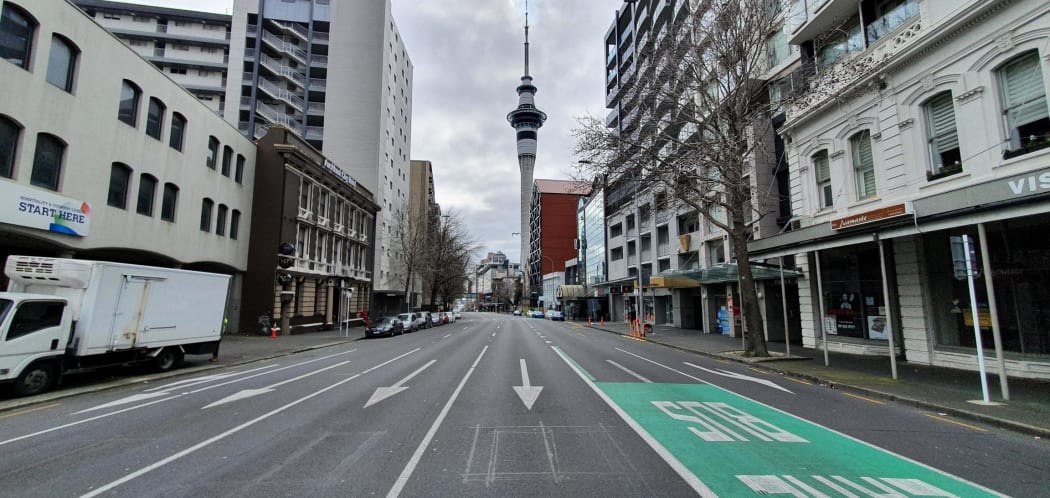 Aucklanders react to news of extended lockdown | RNZ News