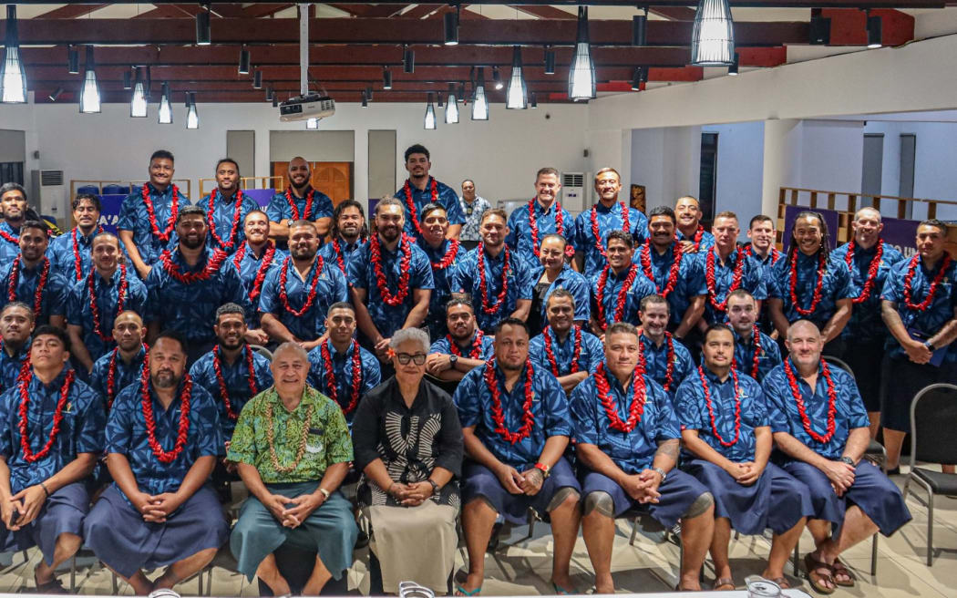 La Primera Ministra de Samoa, Avioga Fiami Naomi Matava, y el Excmo.  El Ministro de Educación, Deportes y Cultura, Seuula Ioane Tuaau, asistió a un servicio (faigalotu) con el equipo Manu Samoa el lunes 3 de julio de 2023 en el Hotel Tanoa Tusitala.