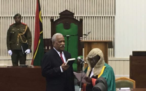 Nikenike Vurobaravu, Vanuatu President