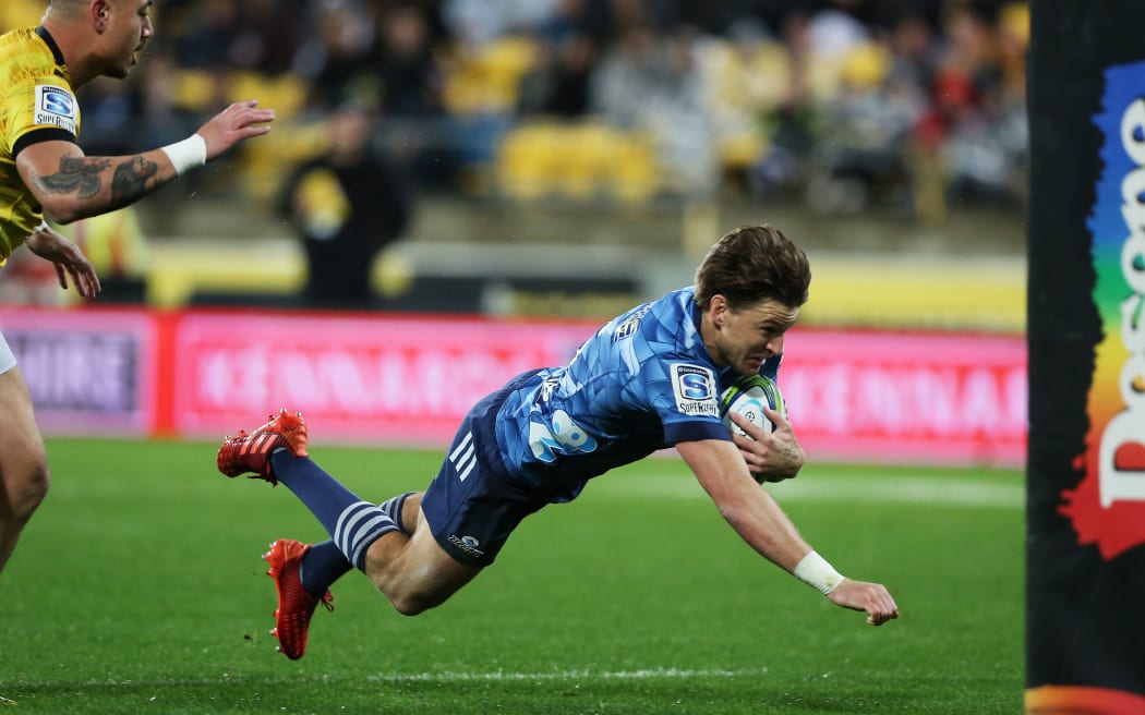 Beauden Barrett dives over for a try, Hurricanes v Blues. Super Rugby Aotearoa, Sky Stadium, Wellington, New Zealand, Saturday 18 July 2020.