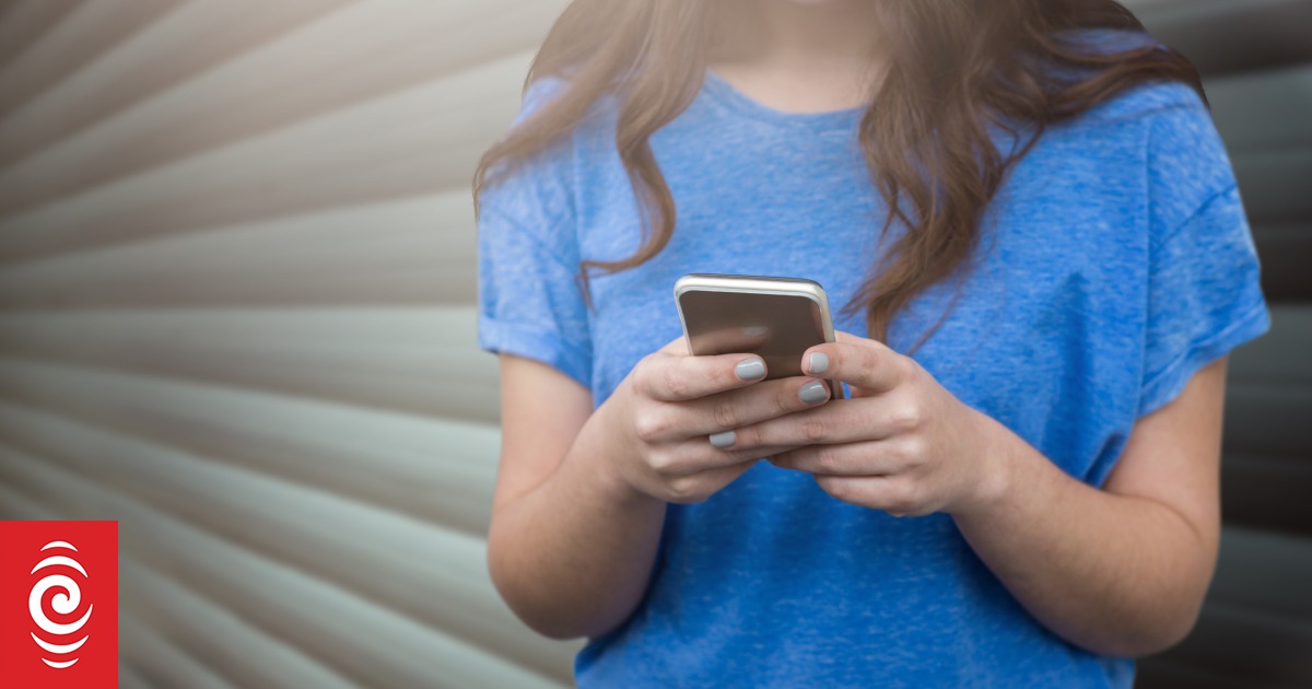 Taranaki school students warned about 'sextortion' messages - Vimarsana News