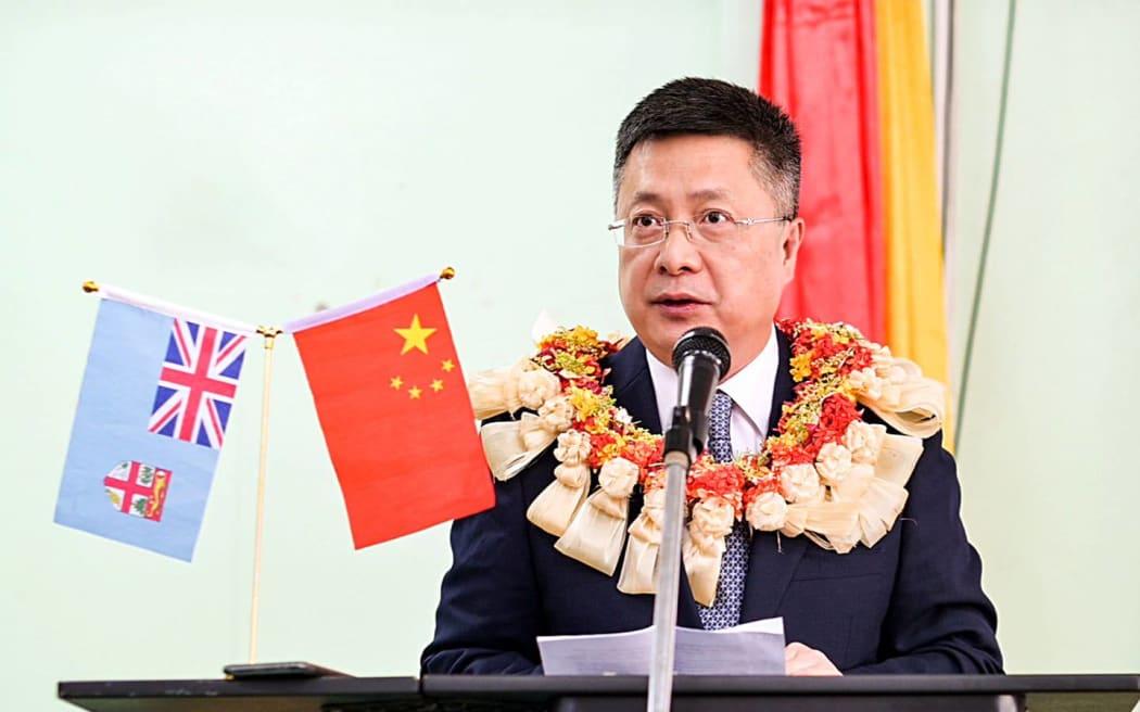 L'ambassadeur de Chine aux Fidji Qian Bo.