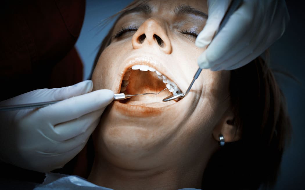 Labour to pledge increase in emergency dental grant from $300 to $1000 |  RNZ News