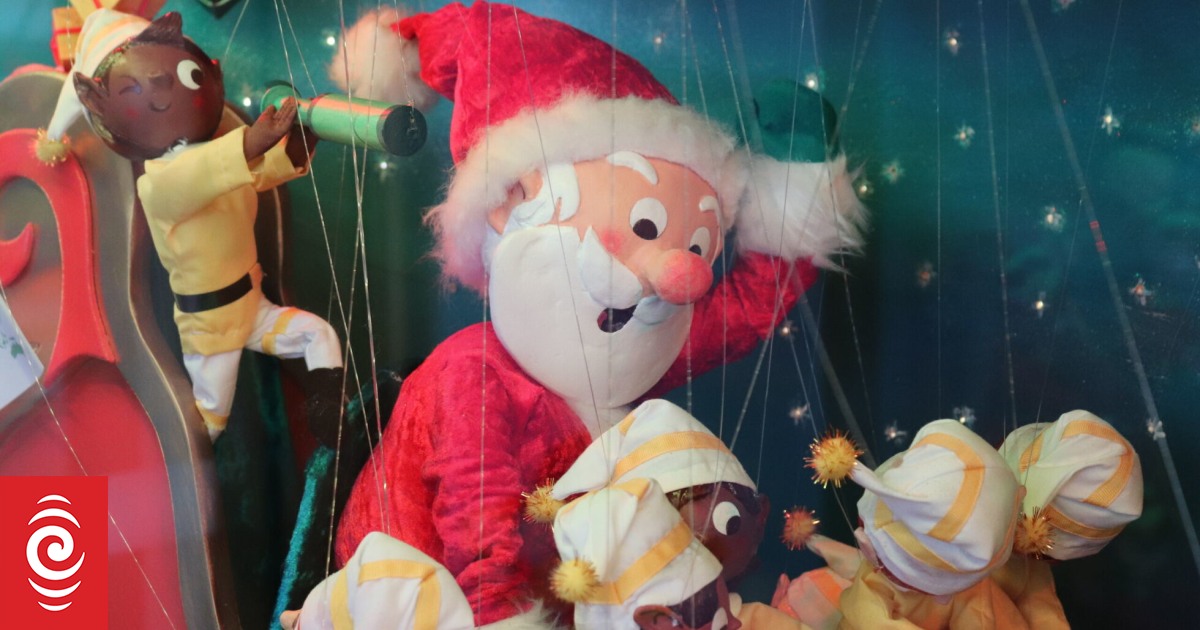 The Christmas display elves of Queen St - Vimarsana News