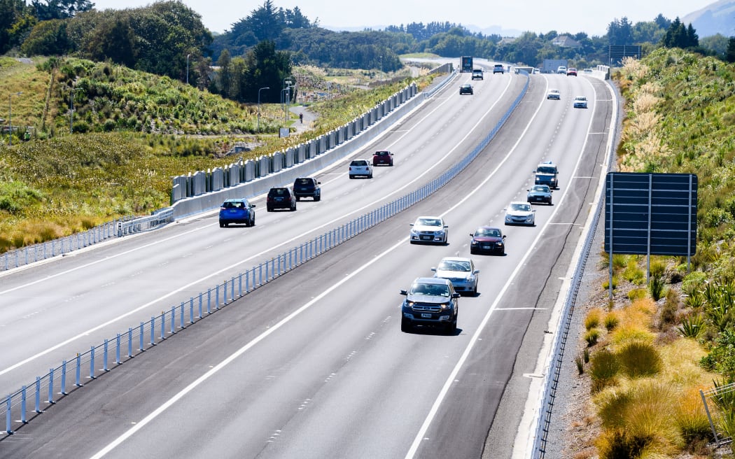 Slow' roll-out of median barrier despite reducing deaths by half | RNZ News