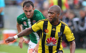 Roly Bonnevacia has signed on for two more years with the Wellington Phoenix.