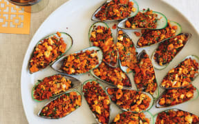 Grilled mussels with 'nduja crumbs