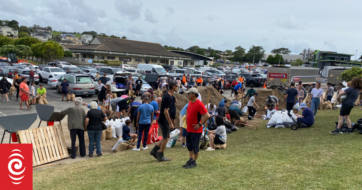 Cyclone Gabrielle: Plenty of sand, not enough bags