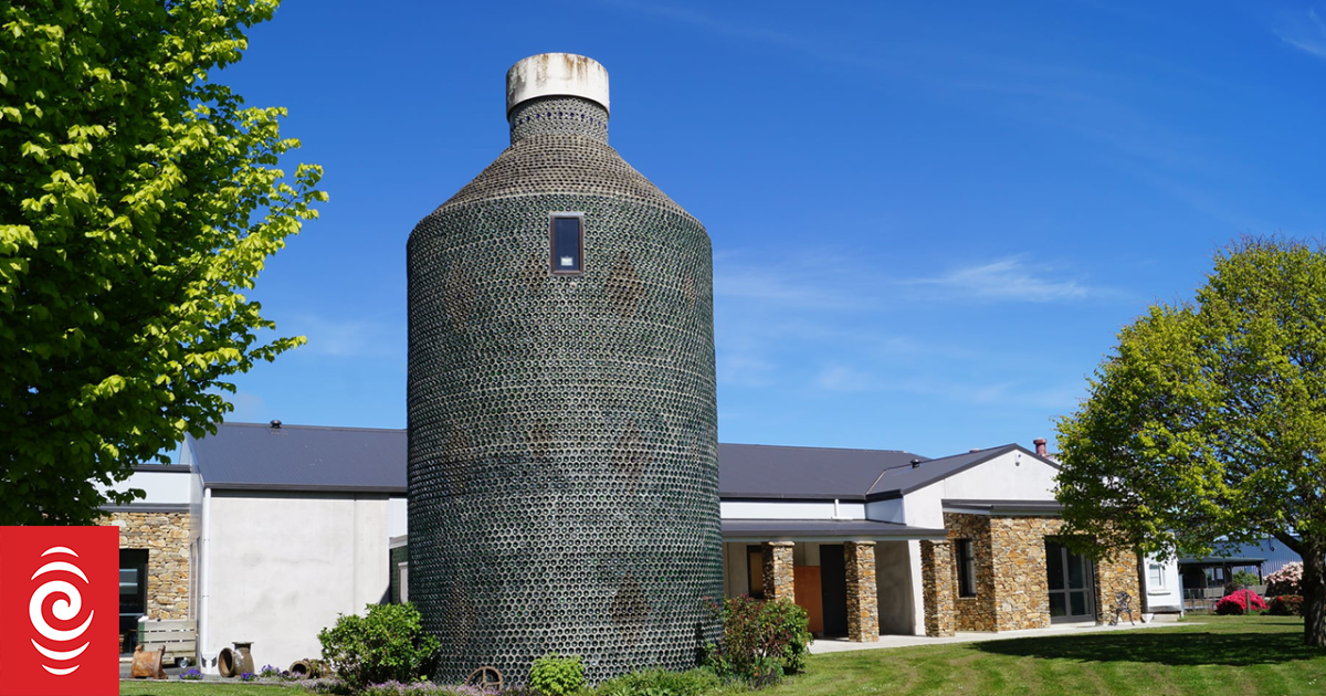 Waikaia rallies to save glass bottle house from leak RNZ
