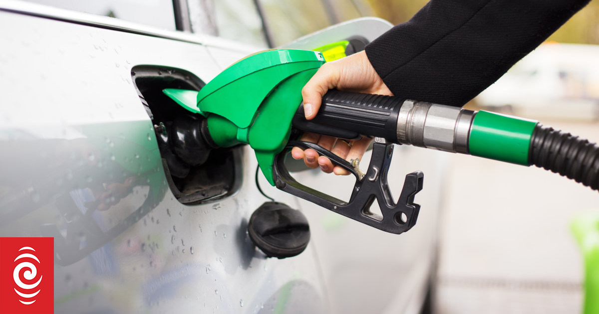 Commerce Commission issues 'please explain' to fuel companies on pricing anomolies - Vimarsana News