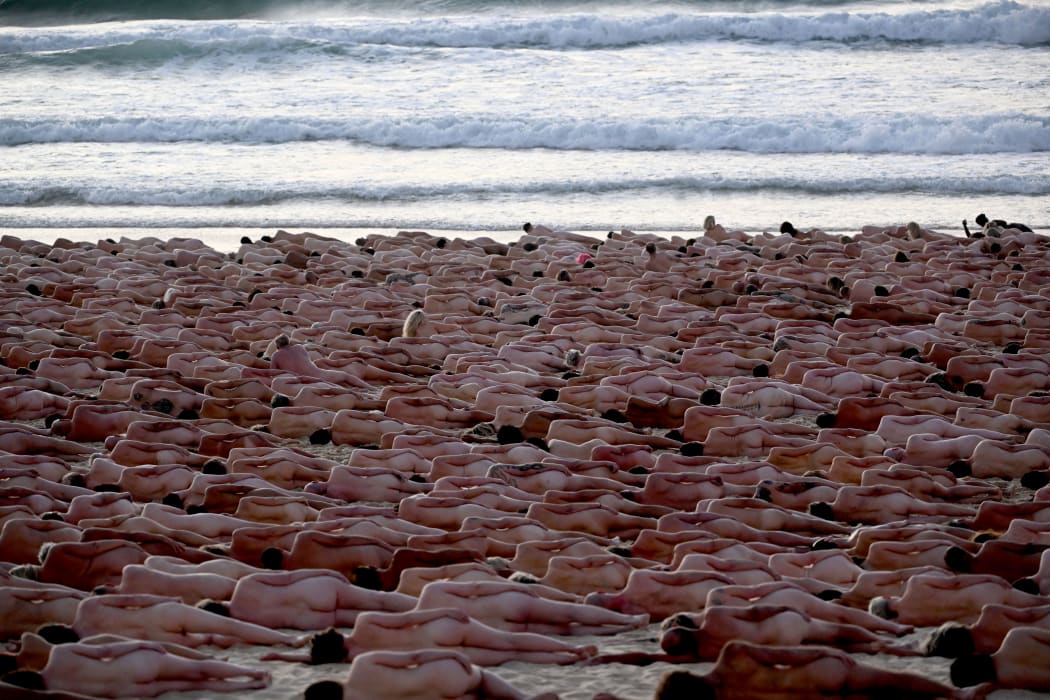 Bondi Beach Topless Video - Bondi Beach goes nude as thousands strip off for Spencer Tunick art project  | RNZ News