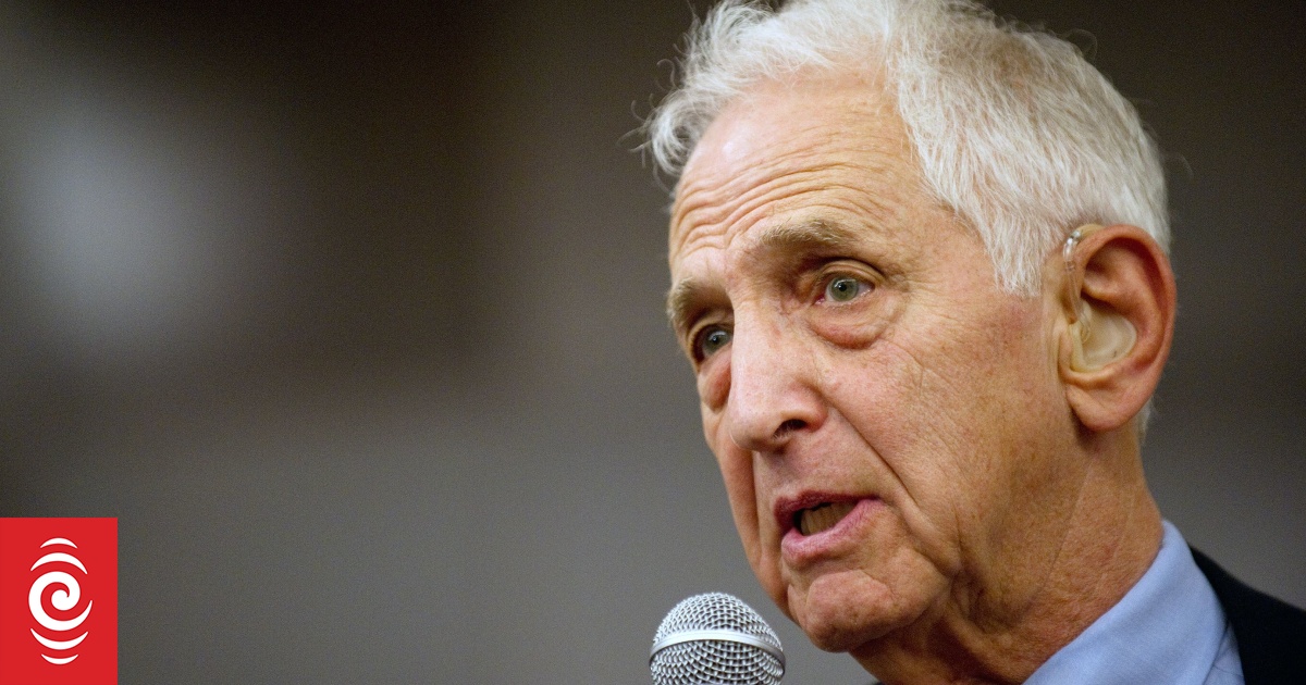 Daniel Ellsberg, who leaked Pentagon Papers, dies at 92 - Vimarsana News
