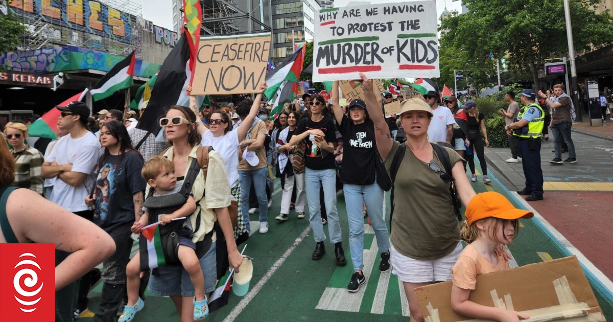 Thousands gather in Auckland to call for ceasefire in Palestine territories - Vimarsana News
