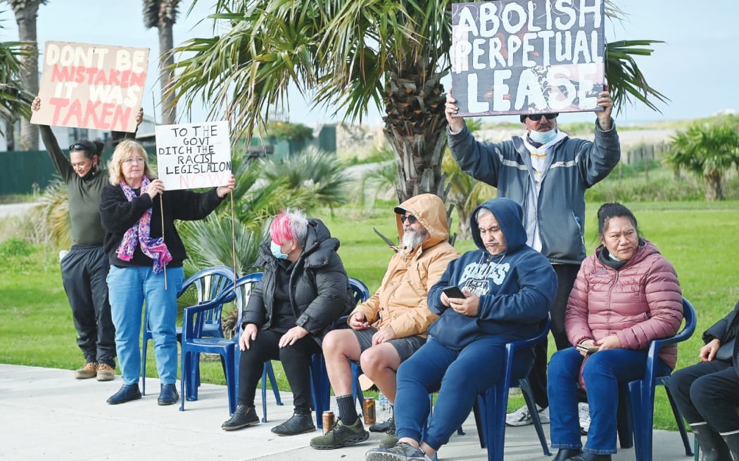 A group of Māori gathered at Tokomaru Bay to protest perpetual leases.