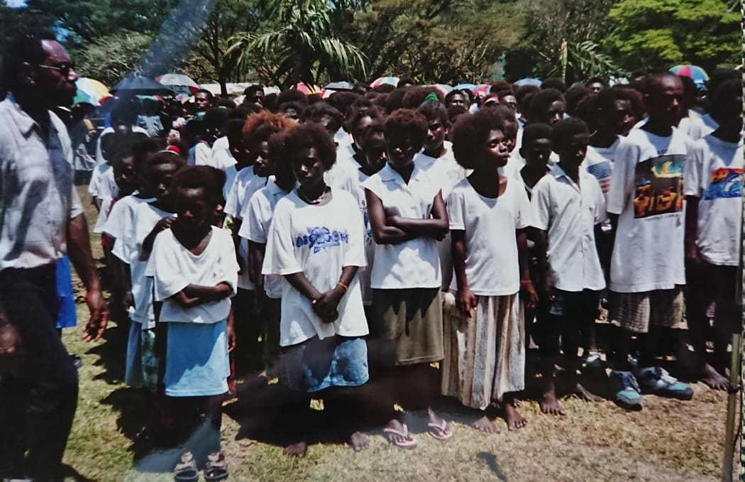 School children at the Bougainville Peace Agreement celebrations in Arawa in 2001
