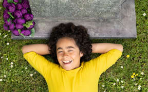 Ten-year-old Te Rongopai Curreen Tukiwaho leads a cast of 9 actors in the new play, Hemo is Home.