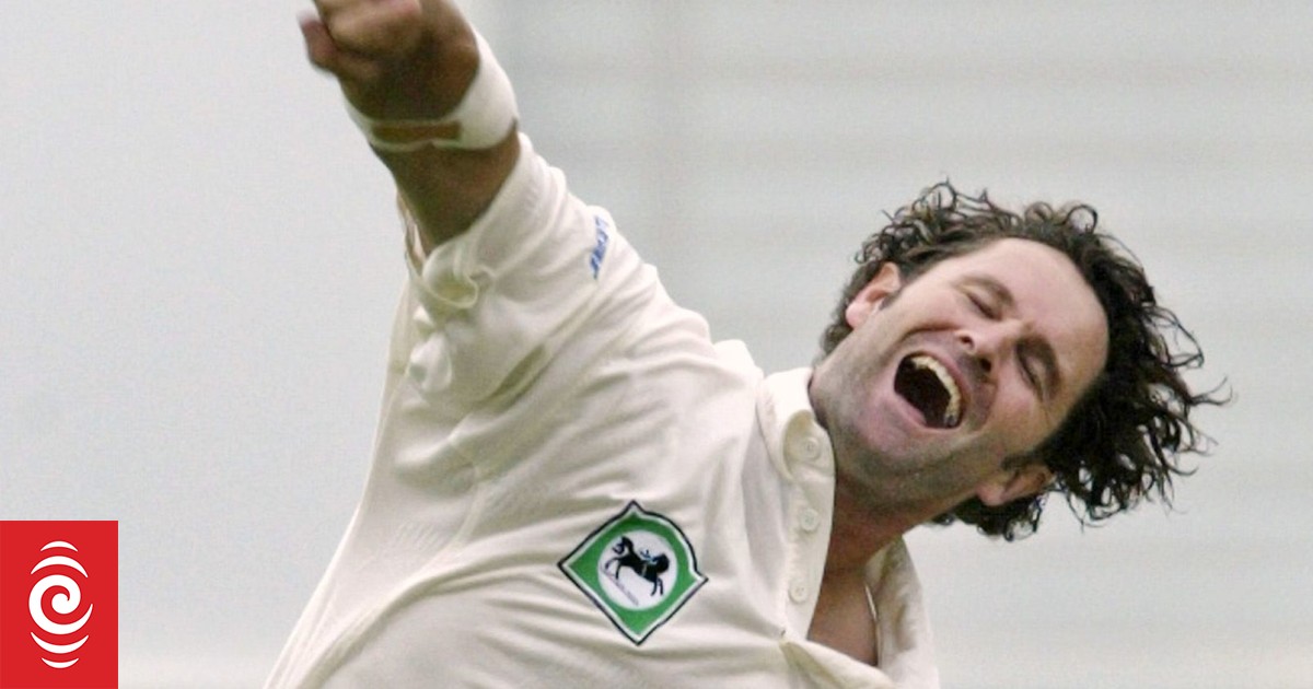 Chris Cairns walks into bar after spinal stroke - Vimarsana News