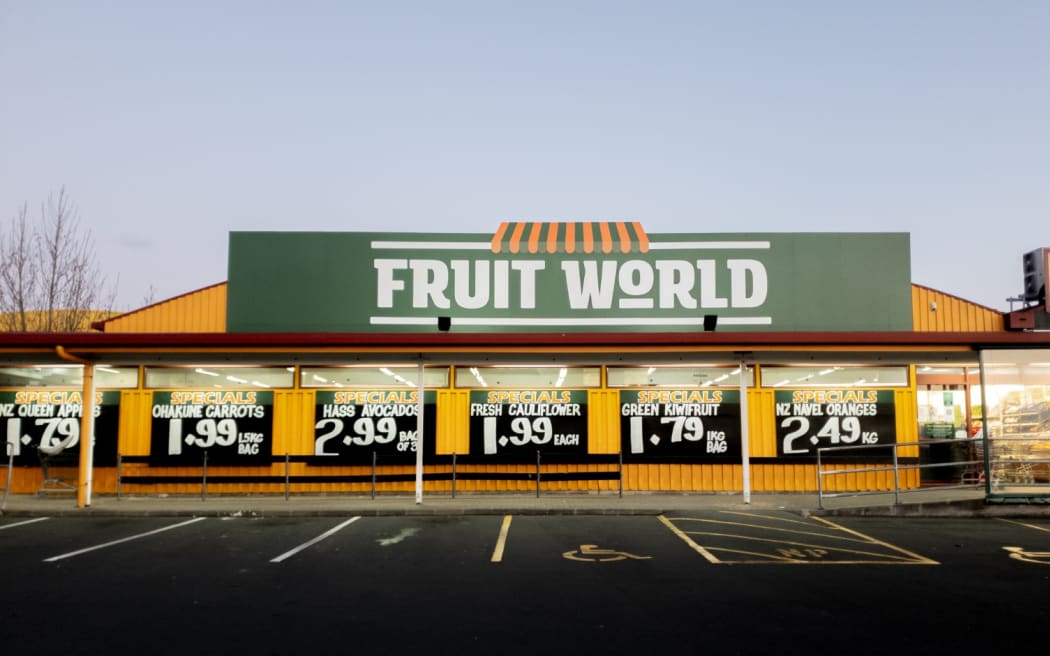 Fruit World 商店正在为下一阶段禁止使用一次性塑料袋做准备，从 2023 年 7 月 1 日起将仅使用纸袋。