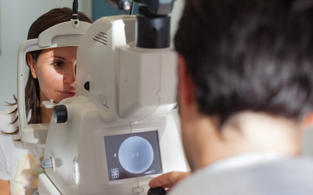 An opthalmologist examines a young girl (file photo)