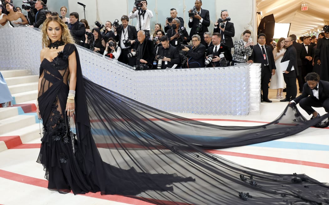 NUEVA YORK, NUEVA YORK - 01 DE MAYO: Rita Ora asiste a la celebración de la Gala Met 2023 