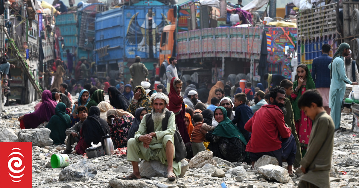 Pakistan beginnt mit Razzien bei Ausländern ohne Papiere, vor allem ...