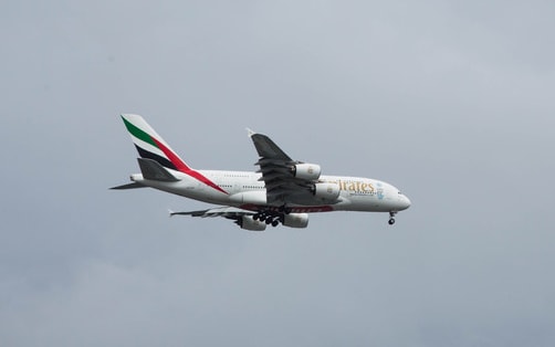 Emirates plane flying into the Auckland International Airport