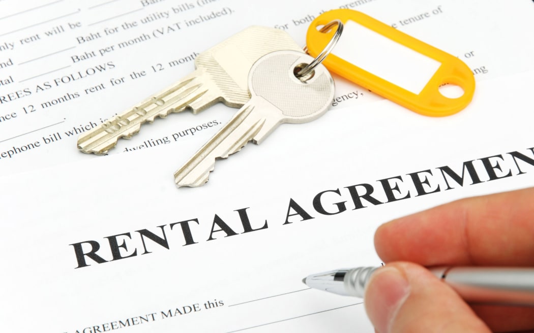 New tenancy clause to provide 'certainty, clarity' for renters, landlords, govt says | RNZ News