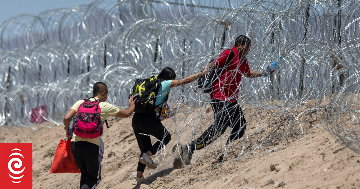 Migrants flock to US border as Trump policy set to expire - Vimarsana News