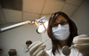 Dentists are disputing new research claiming tooth decay is declining in New Zealand.