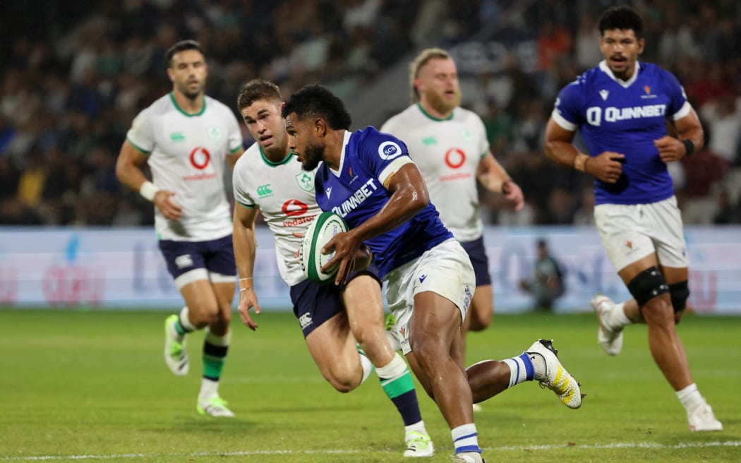 Los samoanos sacudieron a Irlanda y Fiji subió al séptimo lugar después de una famosa victoria.