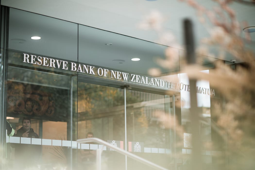 RBNZ loses two more senior staff in restructure | RNZ News