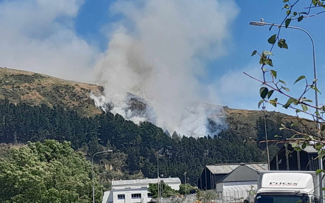 Un incendie dans les Port Hills le 20 novembre 2023.